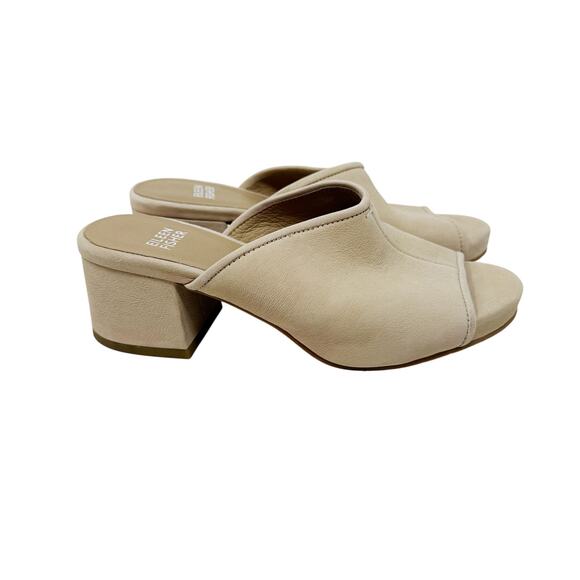 Eileen Fisher 5.5 Cream Lino Leather Fala Block Heel Sandals Slip On V Shape - Picture 1 of 10